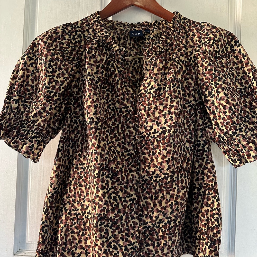 🌻 GAP Leopard Print Puff Sleeve Blouse 🌻